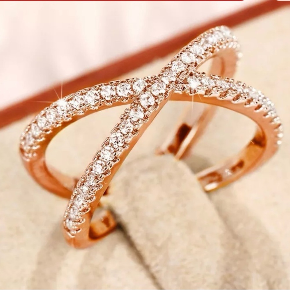 Gorgeous ring 18k gold plated